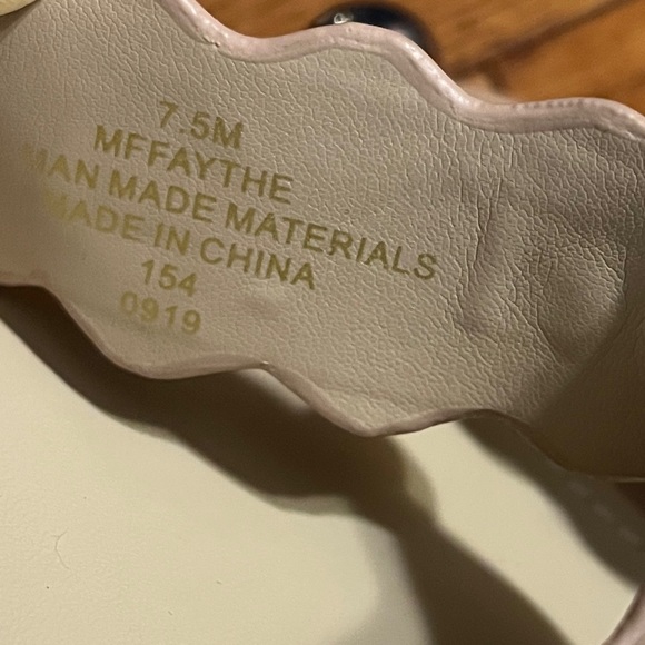 MARC FISHER NWOB Faythe Silver Studded Platform Sandals 7.5 M Tan - Picture 4 of 9